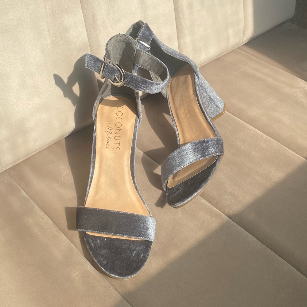 NWOT Coconuts by Matisse French blue velvet heels size 10